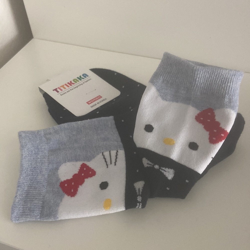 Hello Kitty Socks - Picture 2 of 3